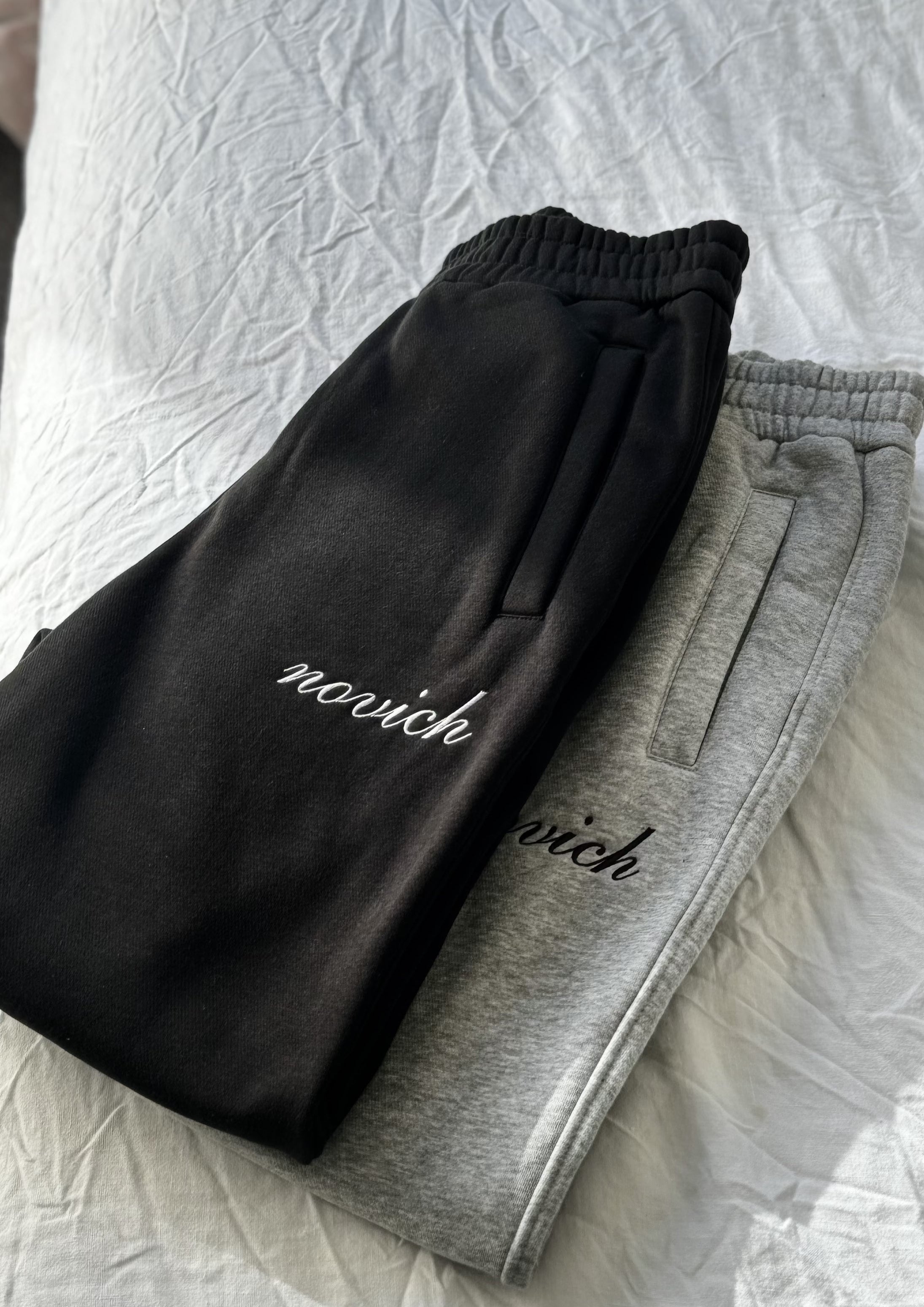 ESSENTIAL LOGO TRACK PANT - CHARCOAL
