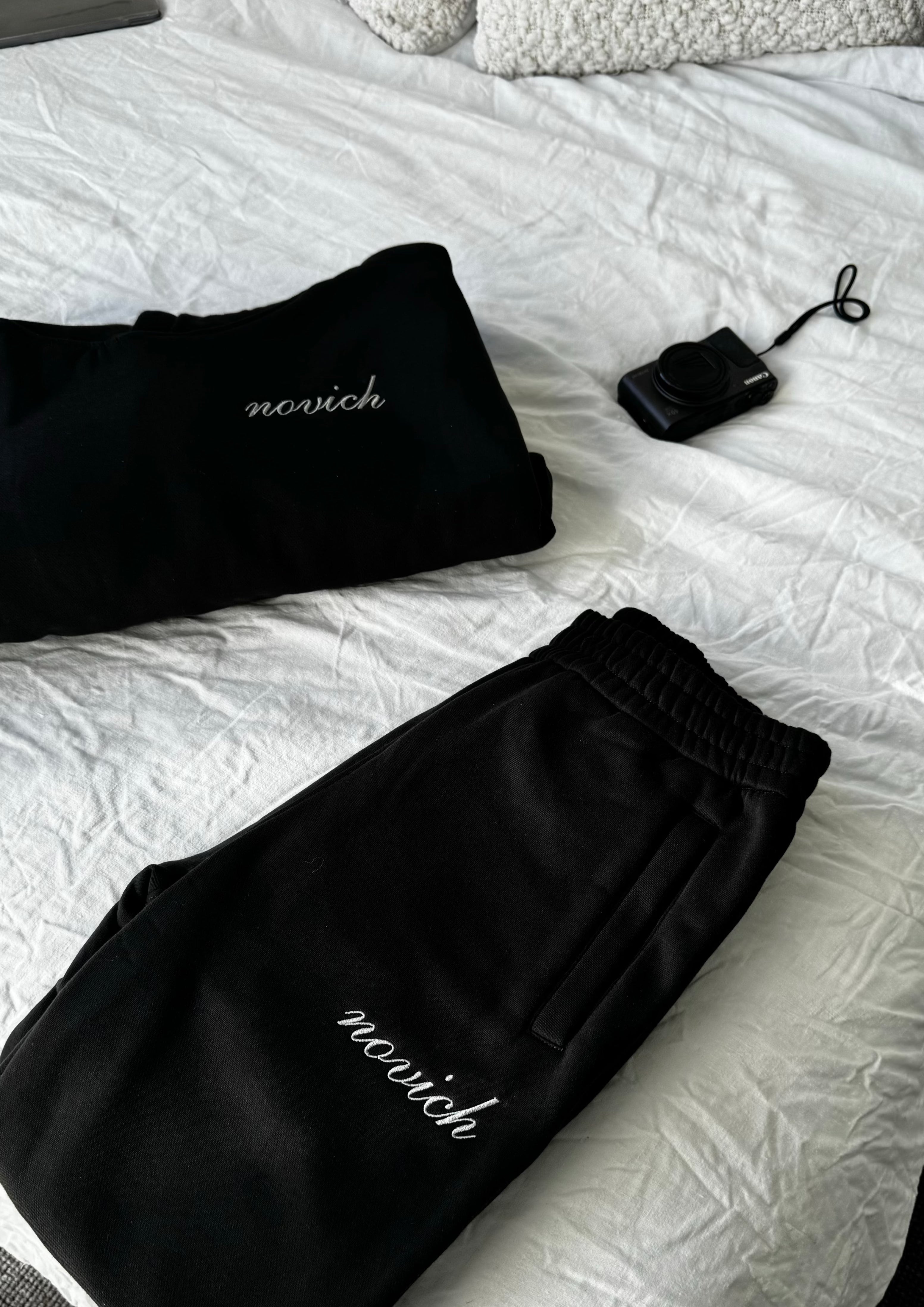 ESSENTIAL LOGO TRACK PANT - CHARCOAL