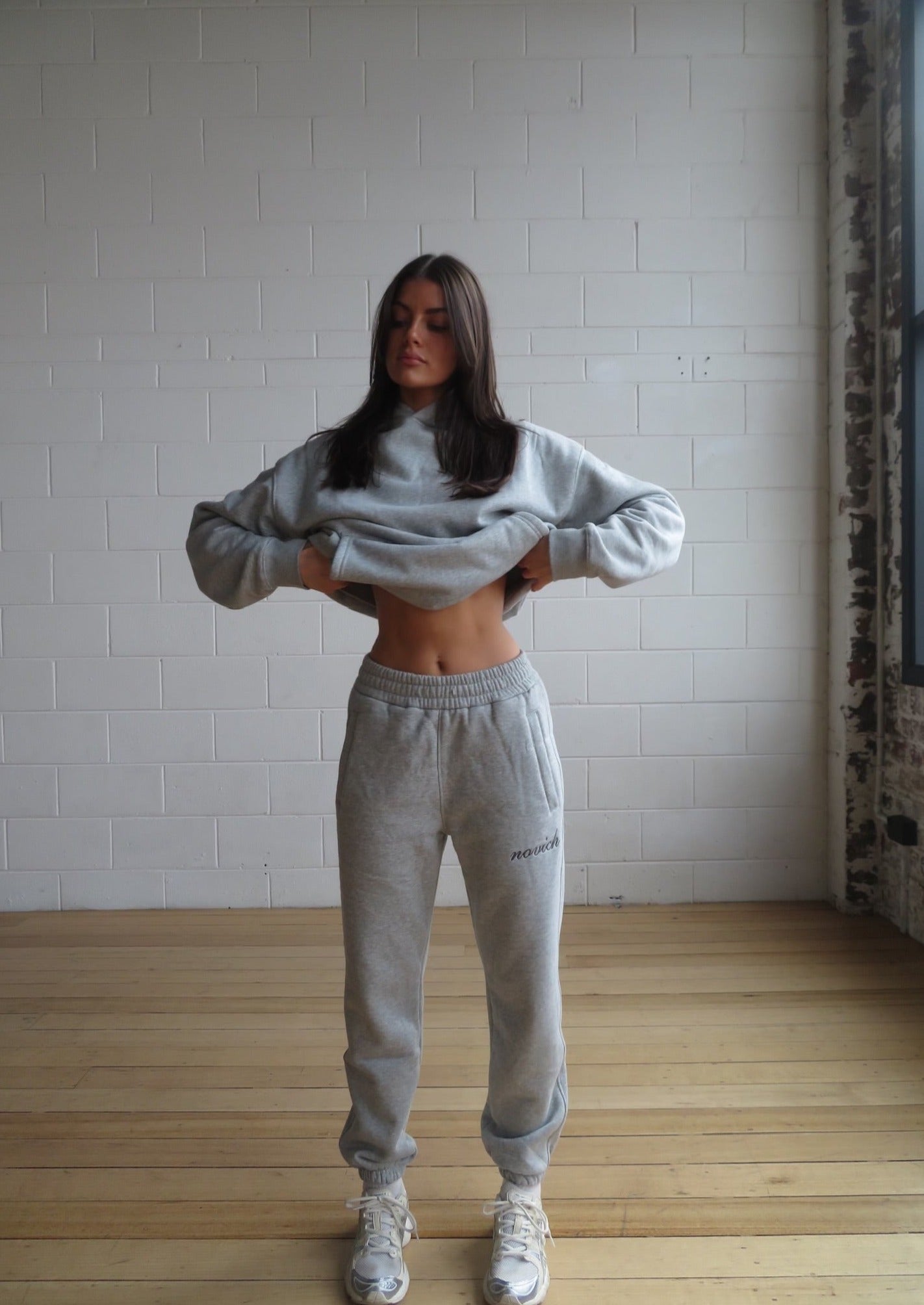 ESSENTIAL LOGO TRACK PANT - GREY