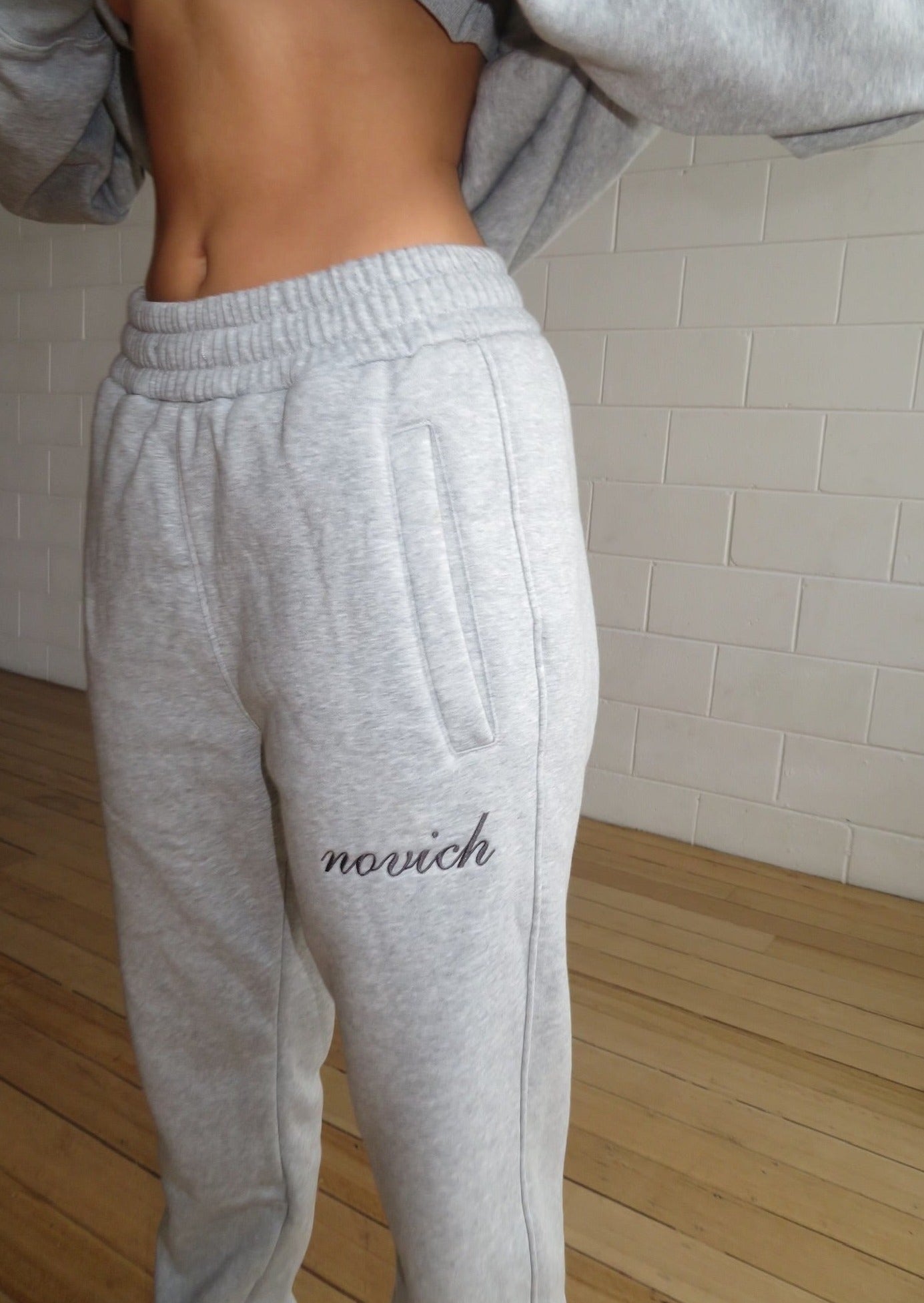 ESSENTIAL LOGO TRACK PANT - GREY