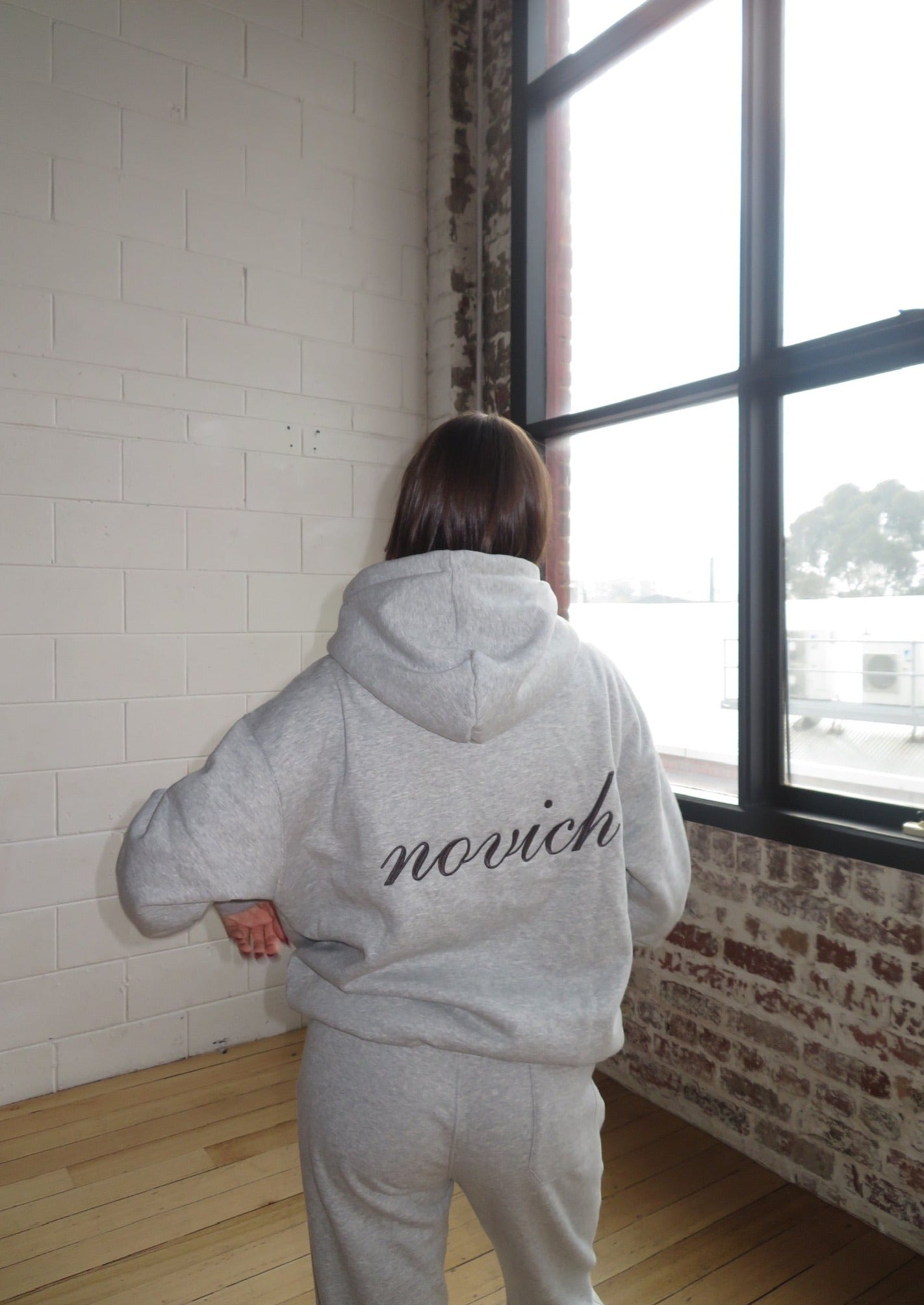 ESSENTIAL LOGO HOODIE - GREY