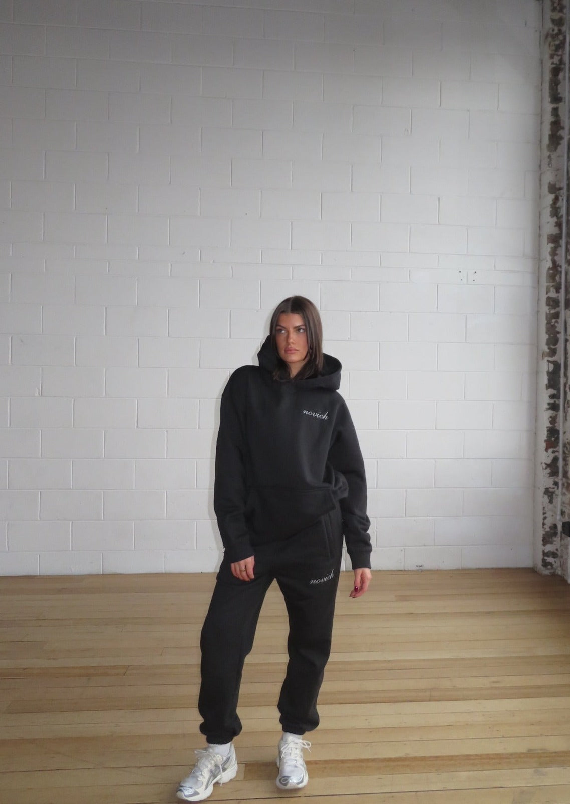 ESSENTIAL LOGO HOODIE - CHARCOAL