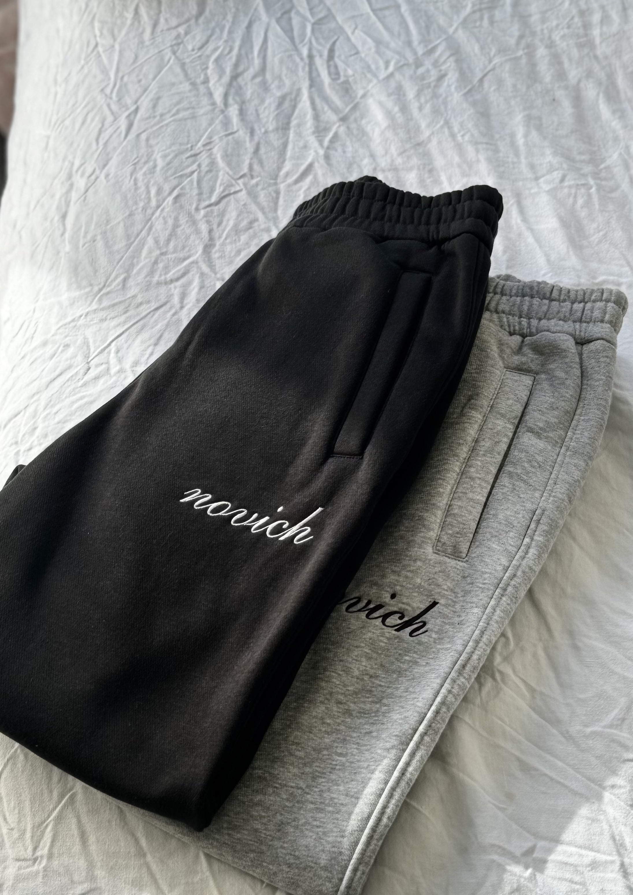 ESSENTIAL LOGO TRACK PANT - GREY